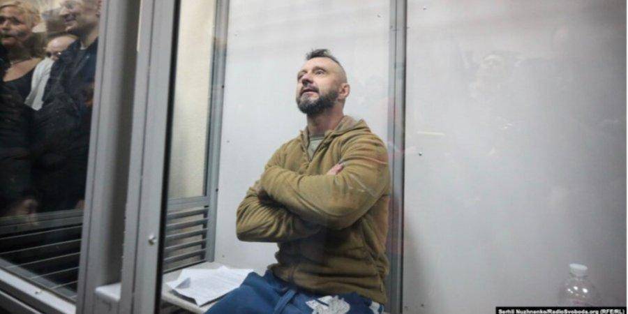 Дело Шеремета: суд не разрешил Антоненко сидеть рядом с адвокатами