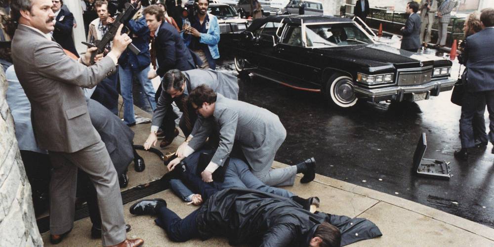 Шесть выстрелов в марте. 40 лет назад на президента США Рональда Рейгана совершили покушение — история в одном фото