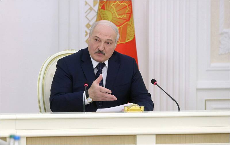Пляски вокруг конституции. Схлестнется ли Лукашенко со вторым президентом?