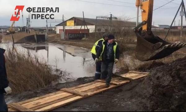 Из-за паводков под Иркутском перекрыли дорогу