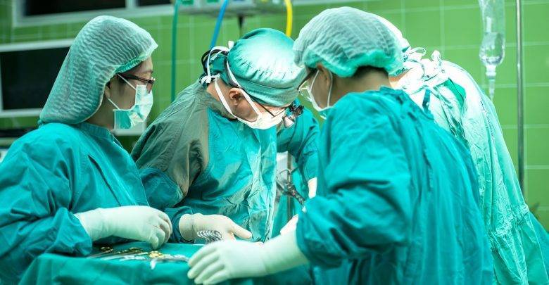 Новосибирские хирурги провели уникальную операцию по удалению опухоли во время кесарева сечения