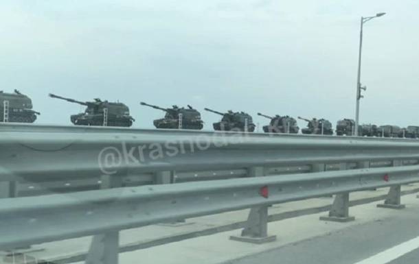 Появилось видео военной техники на Крымском мосту