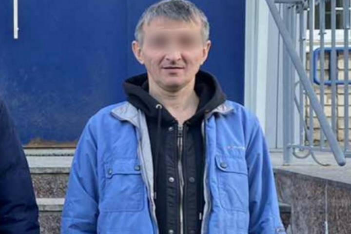 Чебоксарские полицейские задержали мужчину, укравшего рюкзаки у школьников