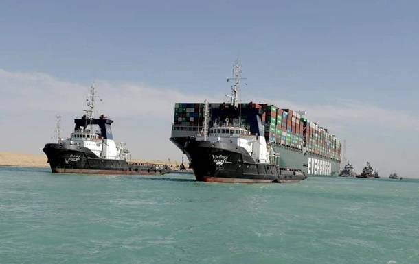В Египте начали расследовать аварию судна в Суэцком канале