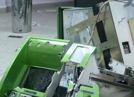 Два иностранца украли из взорванного банкомата в Белом Ключе 2,5 миллиона рублей