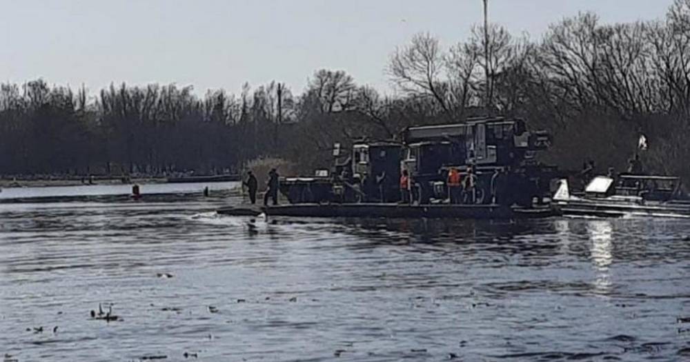 Упавший в воду под Калининградом вертолет случайно утопили второй раз