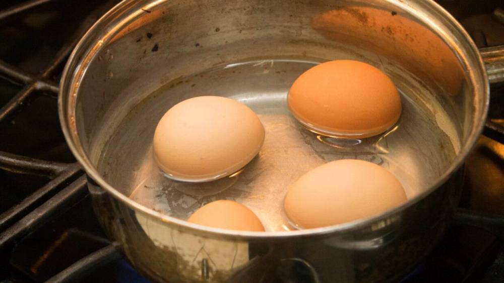 Названы причины подорожания куриного мяса и яиц в России