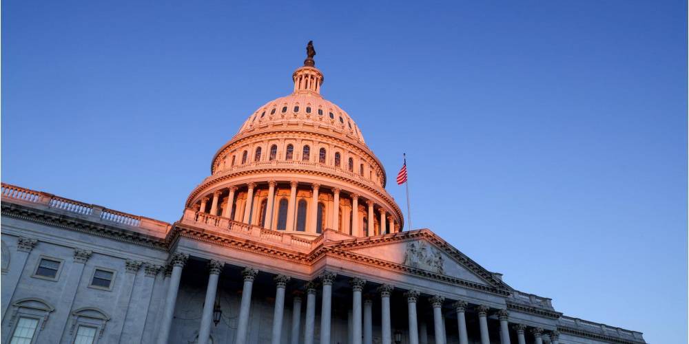 Конгресс США отменил заседание из-за угрозы вторжения в Капитолий