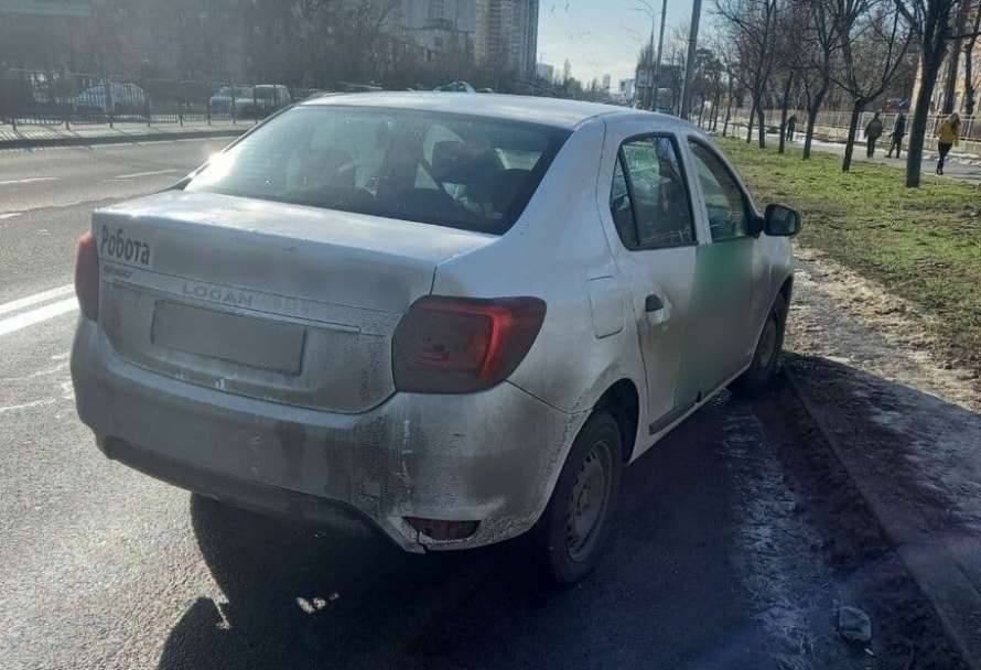 В Киеве пьяный таксист сбил женщину с коляской и пытался сбежать
