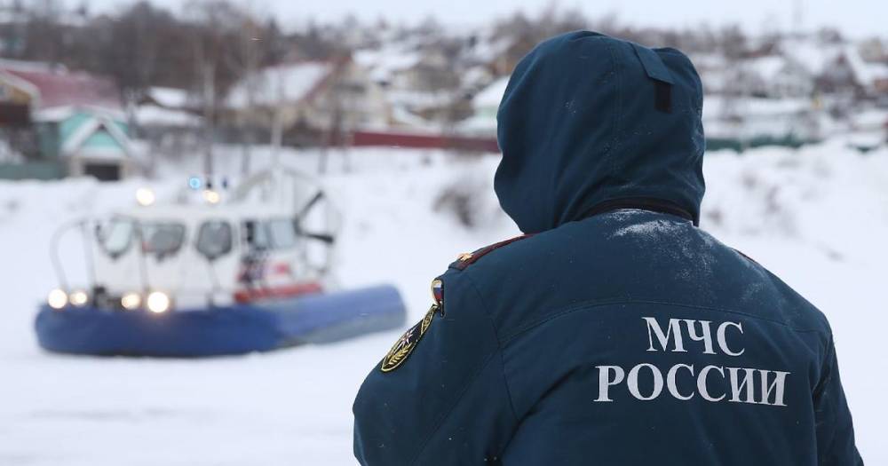 Льдина с 12 рыбаками уплыла в Охотское море у Сахалина