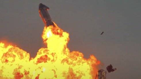 Видео: космолет Илона Маска взорвался через 10 минут после посадки