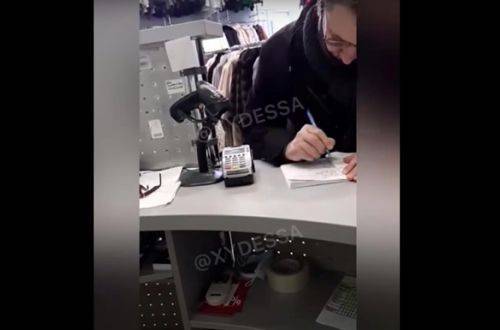 В Одессе клиентка устроила скандал в магазине из-за обслуживания на украинском ВИДЕО