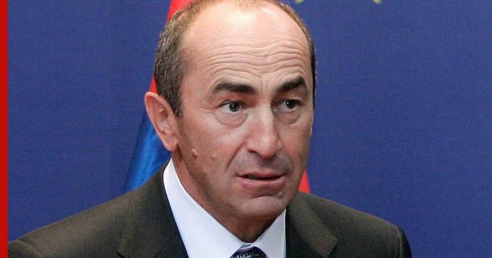 Экс-президент Армении: правительство страны должно встать на колени и уйти в отставку