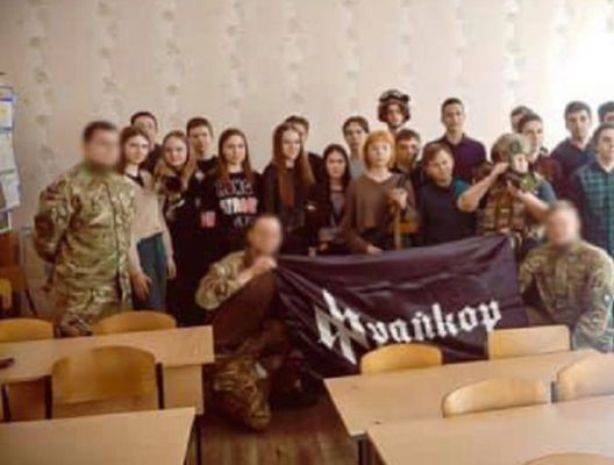 На Украине вводят уроки Адольфа Гитлера