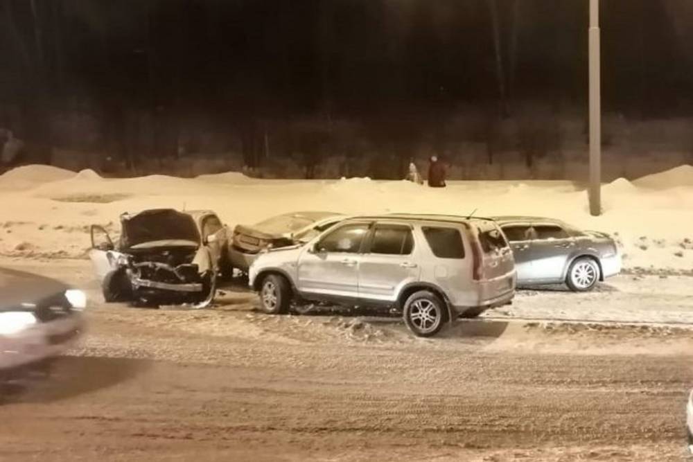 Массовая авария с пятью машинами произошла в Томске