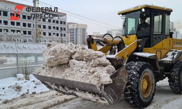 В Красноярске на уборку снега направят дополнительную спецтехнику