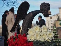 Почему открытие мемориала погибшим медикам в Петербурге вызвало скандал