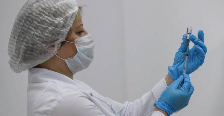 Мишустин обозначил сроки завершения массовой вакцинации от коронавируса