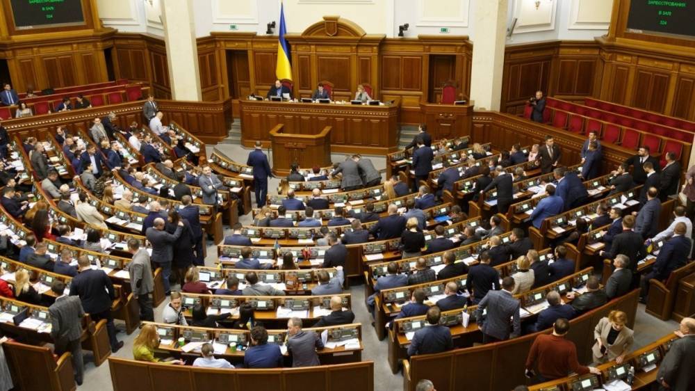 Киев собирается запретить украинцам иметь российское гражданство