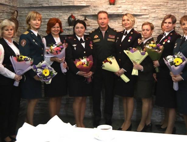 Золотов вручил ведомственные награды отличившимся женщинам-военнослужащим и сотрудницам Росгвардии