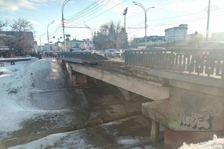 У ТЦ «Студенец» на Советской обрушилась часть моста