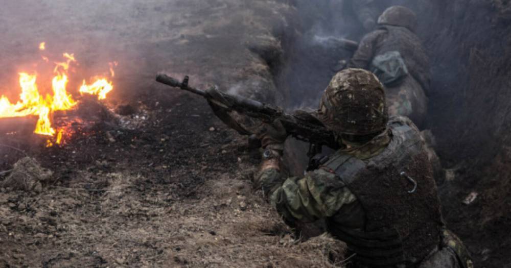 Боевики трижды открывали огонь на Донбассе, ранен украинский защитник
