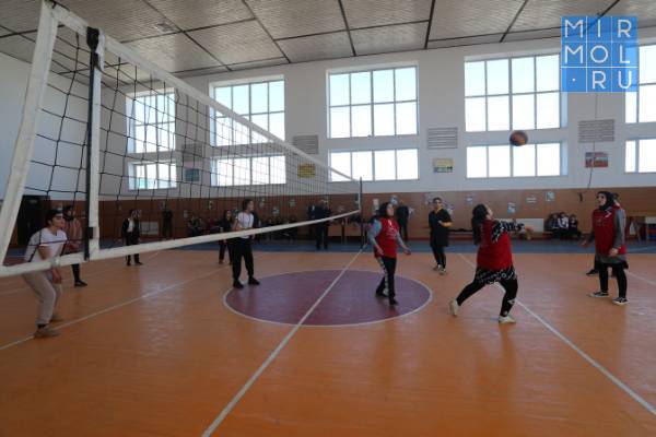 Первенство по волейболу среди девушек прошло в Хасавюрте