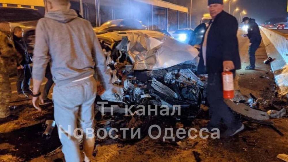 Жесткое ДТП под Одессой: «Соната» врезалась в полицейский «Приус» – есть жертвы