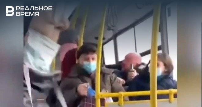 В Казани проведут проверку по видео из сети, где кондуктор автобуса набросилась на пассажира из-за бутылки воды