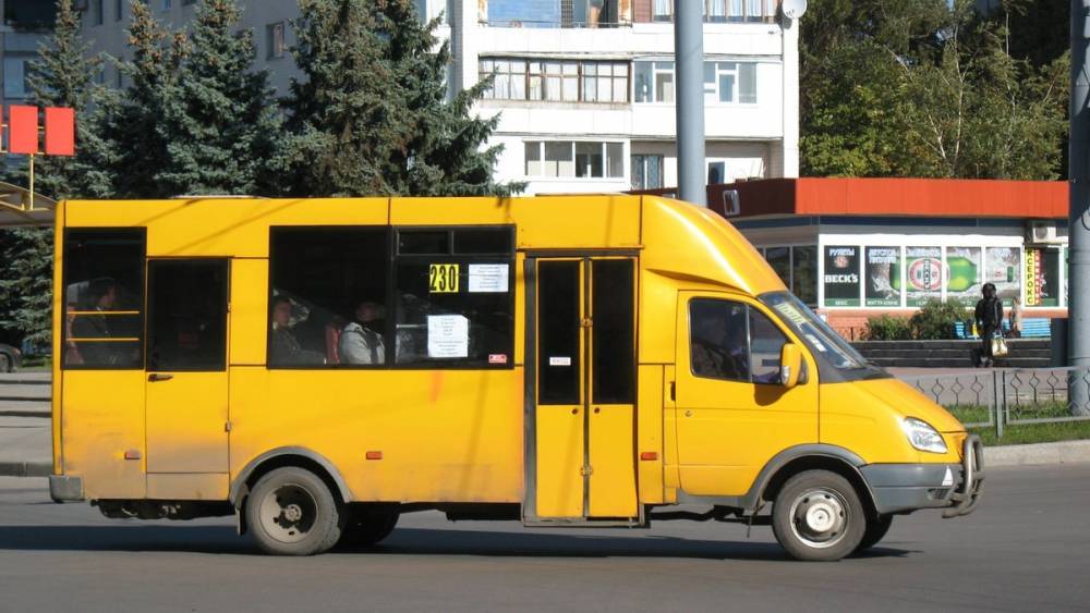 Украинская маршрутка без пола, которая продолжала курсировать с пассажирами, возмутила сеть (фото)