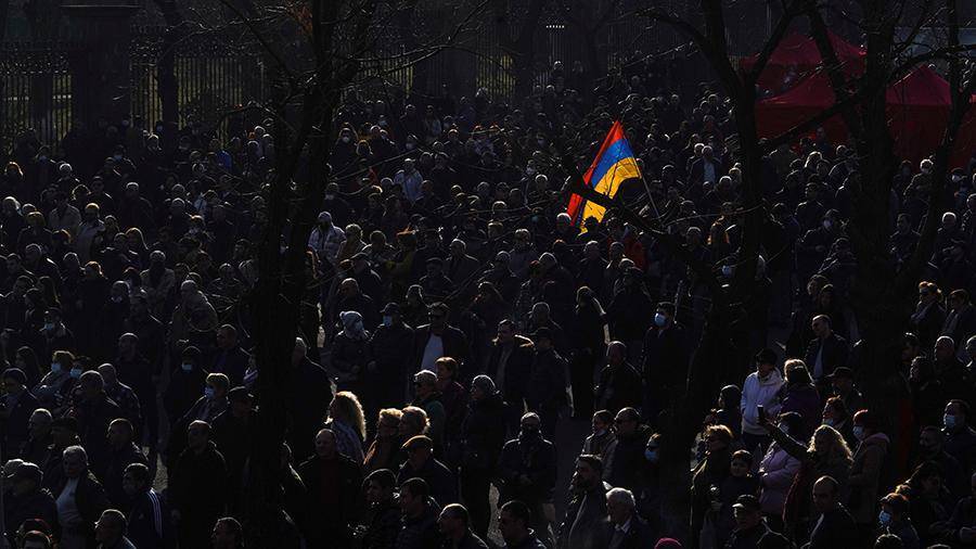 Ветераны армянской армии потребовали на митинге отставки Пашиняна