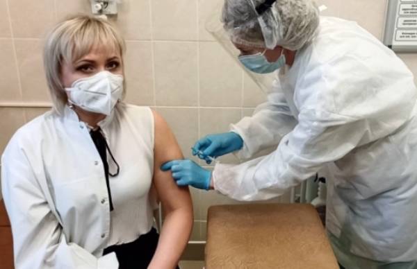СМИ назвали регионы-аутсайдеры по вакцинации от коронавируса
