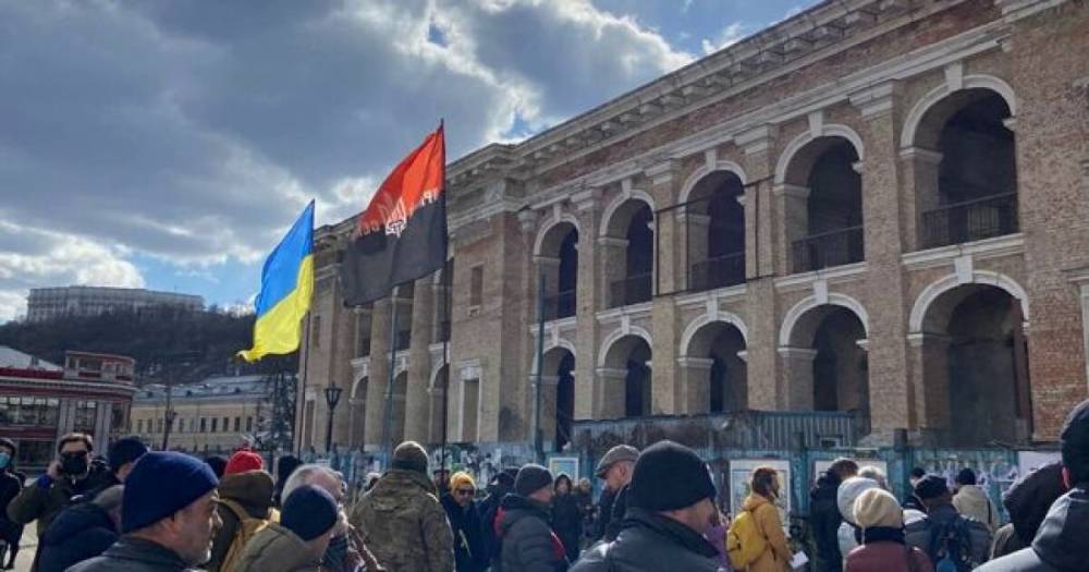 В Киеве активисты требовали вернуть Гостиный двор в собственность общины
