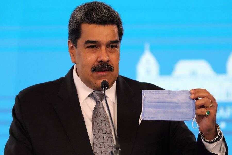 Мадуро и его супруга вакцинировались российским "Спутником V"