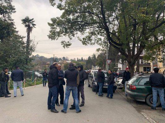 Авидзба и его соратников из ДНР в Абхазии обвиняют в хранении оружия