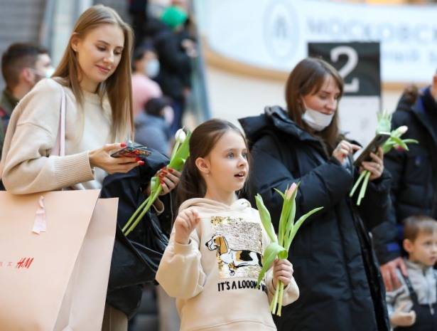 Росгвардия провела праздничный флешмоб к 8 марта в Москве