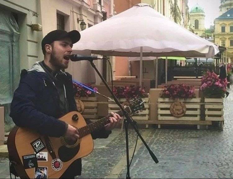 Львовский музыкант, которого избили националисты, продолжит петь на русском языке