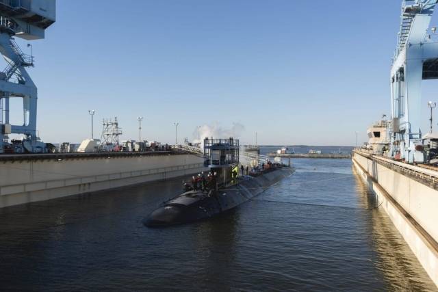 США спустили на воду новую атомную субмарину USS Montana