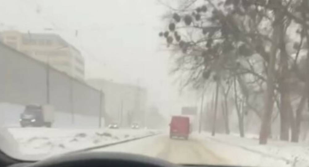 Одесскую область засыпало снегом: кадры последствий непогоды, лучше посидеть дома