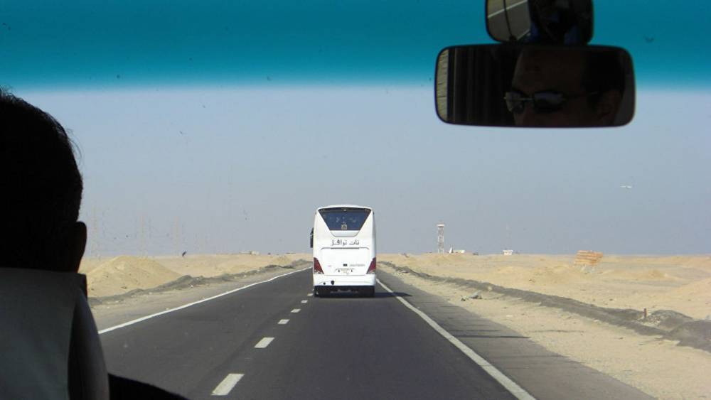 В Египте грузовик влетел в пассажирский автобус: десятки погибших