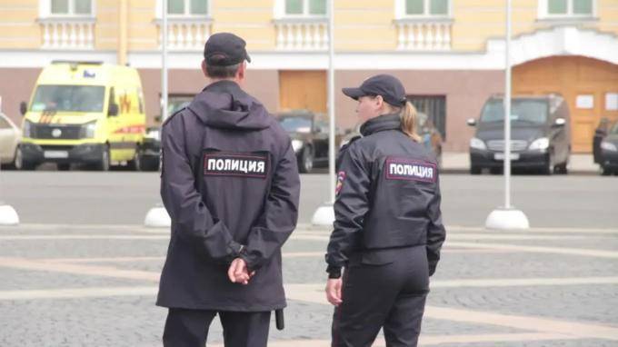 В Петроградском районе задержали юношу, который "нарядился" в обмундирование сотрудника Росгвардии
