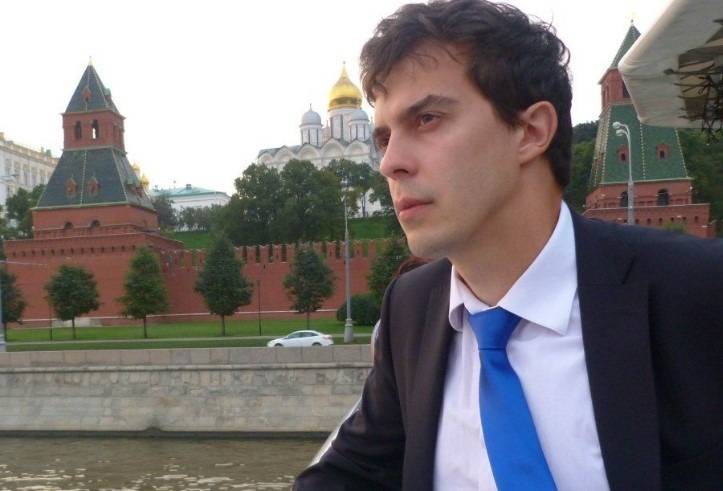 Соавтору расследования об отравителях Навального устроили странный опрос в «Шереметьево»