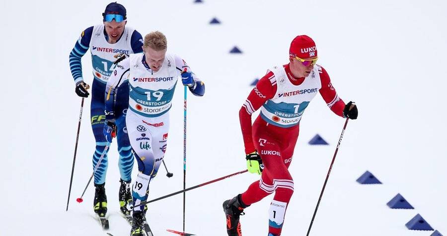 Россиянин Большунов завоевал бронзу лыжного марафона на ЧМ в Германии