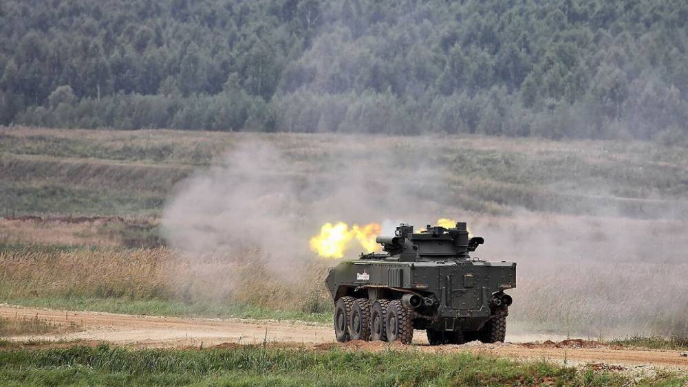 В РФ разработают первый колесный танк на базе бронированной платформы "Бумеранг"