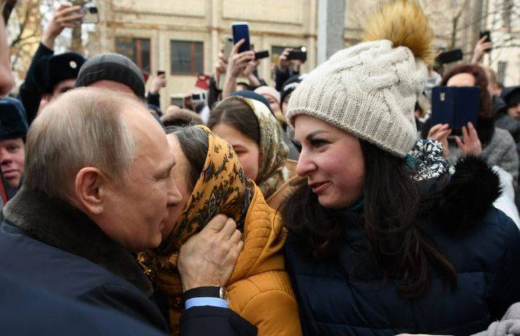 Предлагавшая Путину выйти замуж девушка рассказала о своей жизни
