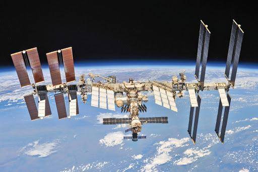 Экипаж МКС окончательно заделал первую трещину в российском модуле «Звезда»