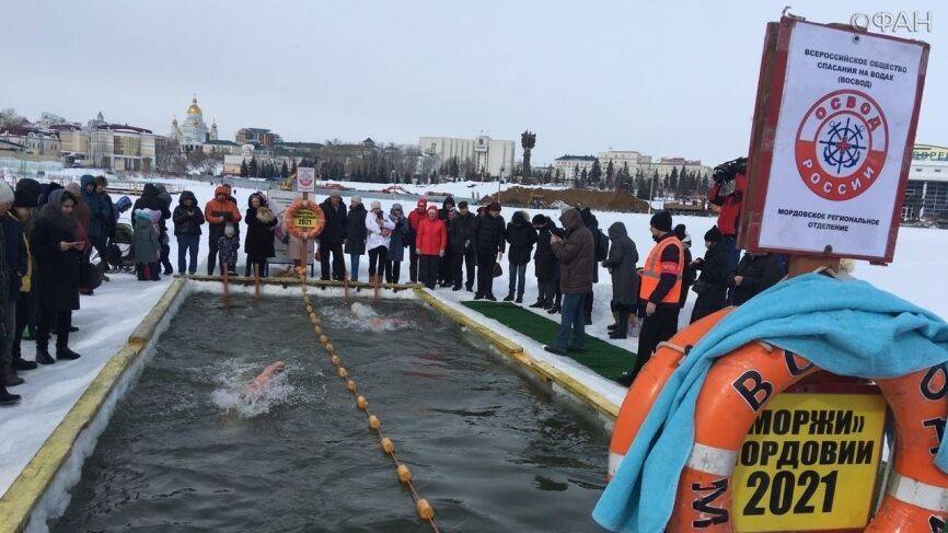 Праздничный заплыв моржей состоялся в Саранске
