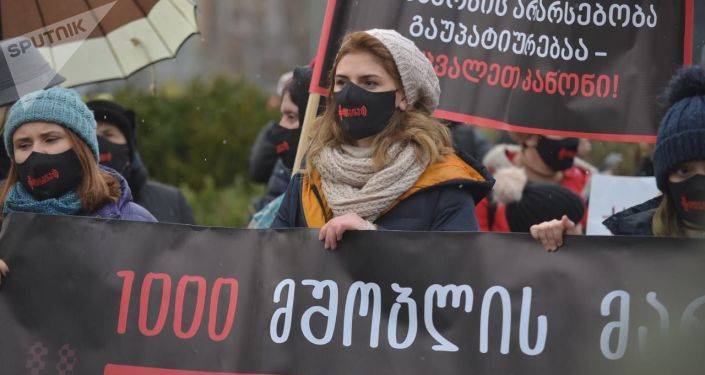 "Ради наших детей" - родители устроили марш протеста по всей Грузии
