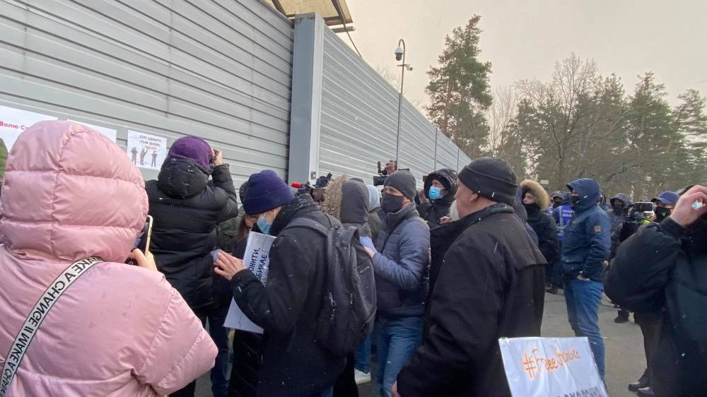 Сторонники Стерненко пикетируют дачу Зеленского: фото, видео