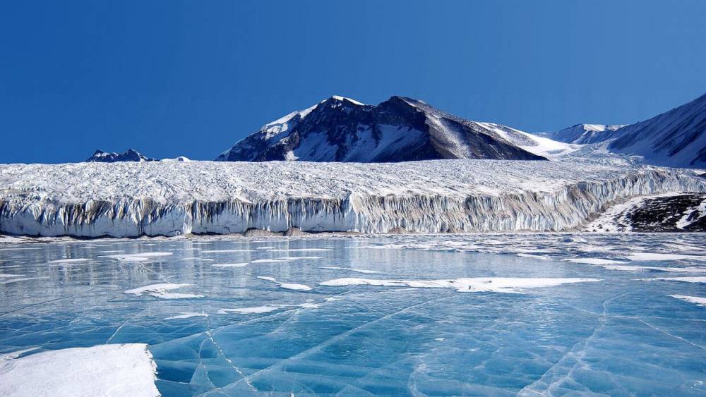 Британские ученые допустили существование жизни в антарктических озерах